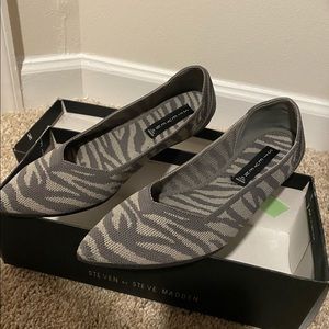 NWOT Pointed Toe Flats